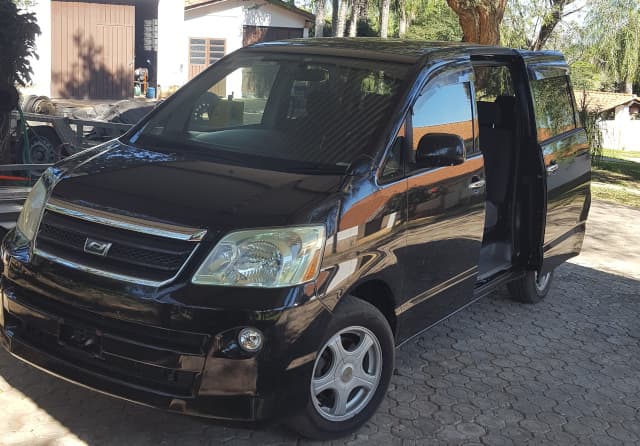 Toyota Noah Minibus - Mietwagen Paraguay für 8 Personen
